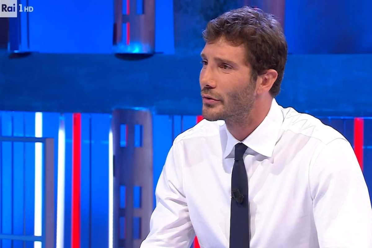“Provino per la Ruota della Fortuna”. Affari Tuoi, imbarazzo per Stefano De Martino