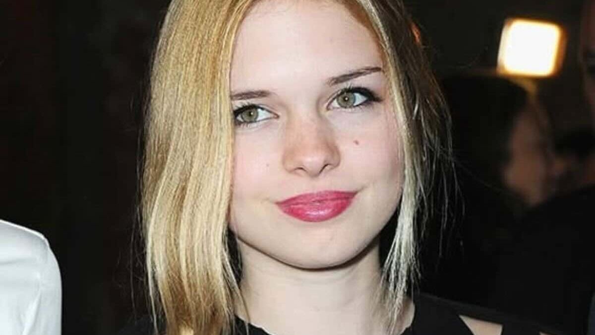 È la figlia di una delle coppie più amate del cinema: oggi è bellissima, avete capito chi è?
