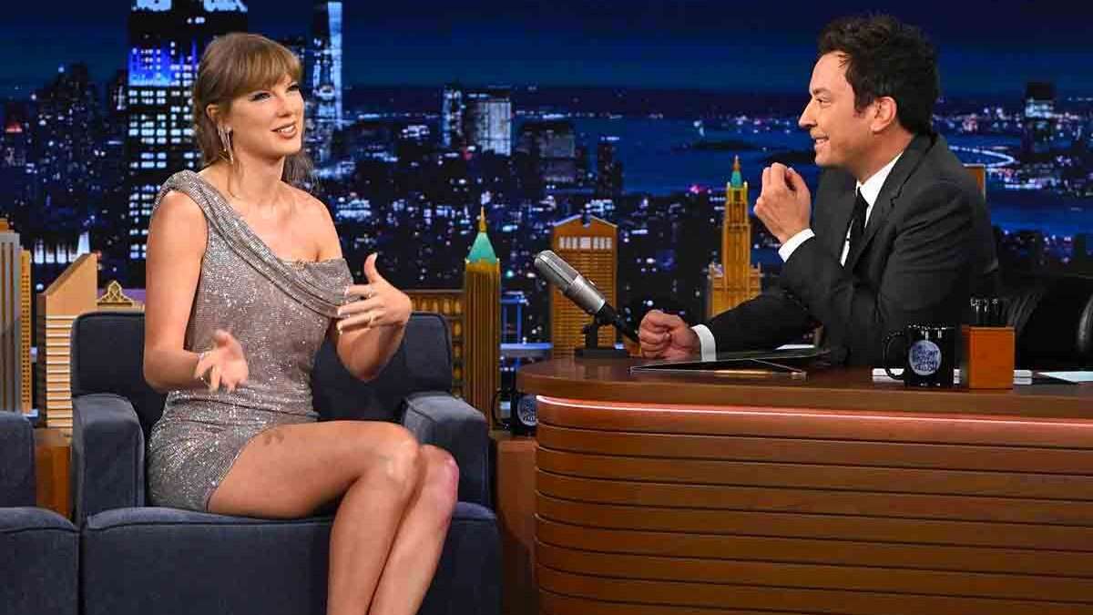 Taylor Swift dice no al Super Bowl 2026: “Avrei paura per Travis” | E i tifosi di Kansas City fanno gli scongiuri