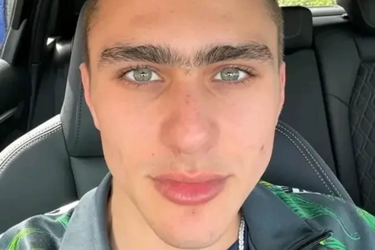 Achille, chi è il figlio di Martina Colombari e Alessandro Costacurta: l’Adhd e il passato difficile