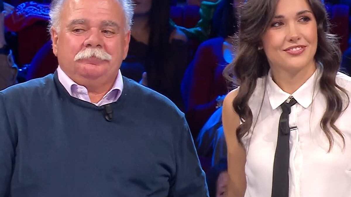 Affari Tuoi: De Martino mette alle strette Thanat, ecco cosa è accaduto. L’accusa