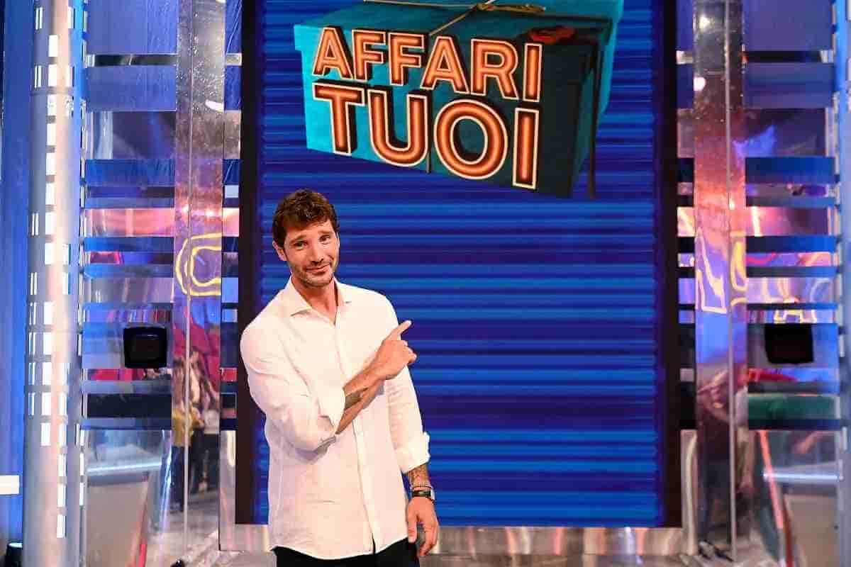 Affari Tuoi, sotto accusa: cosa succede al programma di Stefano De Martino