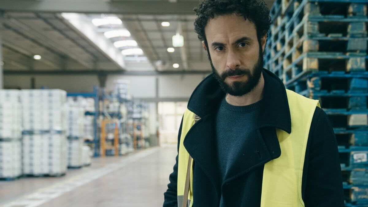 L’altro ispettore su Rai 1, intervista ad Alessio Vassallo: “C’è chi rischia la vita ogni giorno per mandare avanti il Paese, bisogna fare di più. Il mio ispettore non cerca risposte ma le domande giuste”