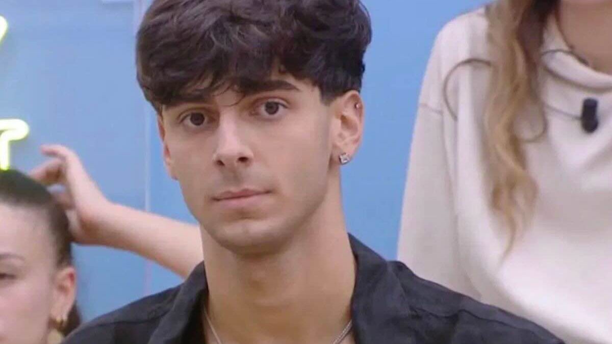 Amici 25, chi è Alex Calu: età, dove vive, studi, vita privata, Instagram. Tutto sul ballerino