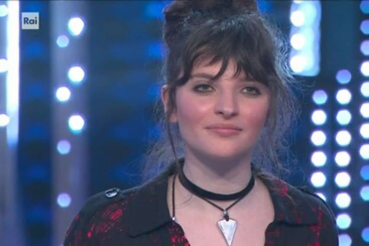 Sanremo Giovani 2025, chi è Angelica Bove: età, studi, dove vive, fidanzato, X Factor. Tutto su di lei