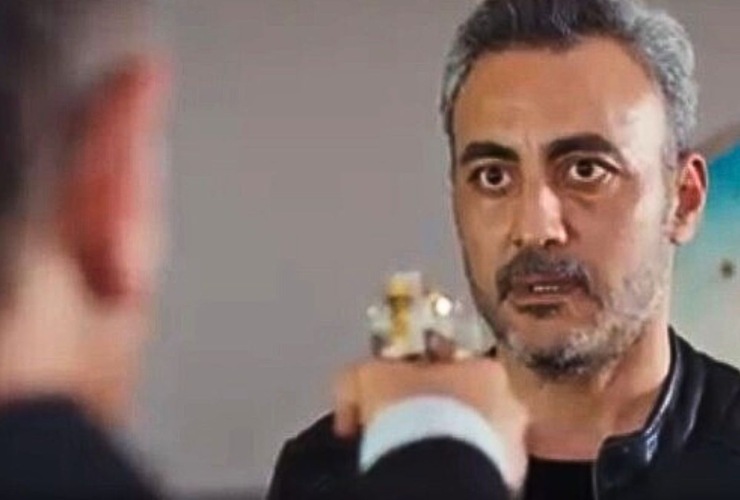 La forza di una donna Nezir ordina a Azmi di uccidere Munir