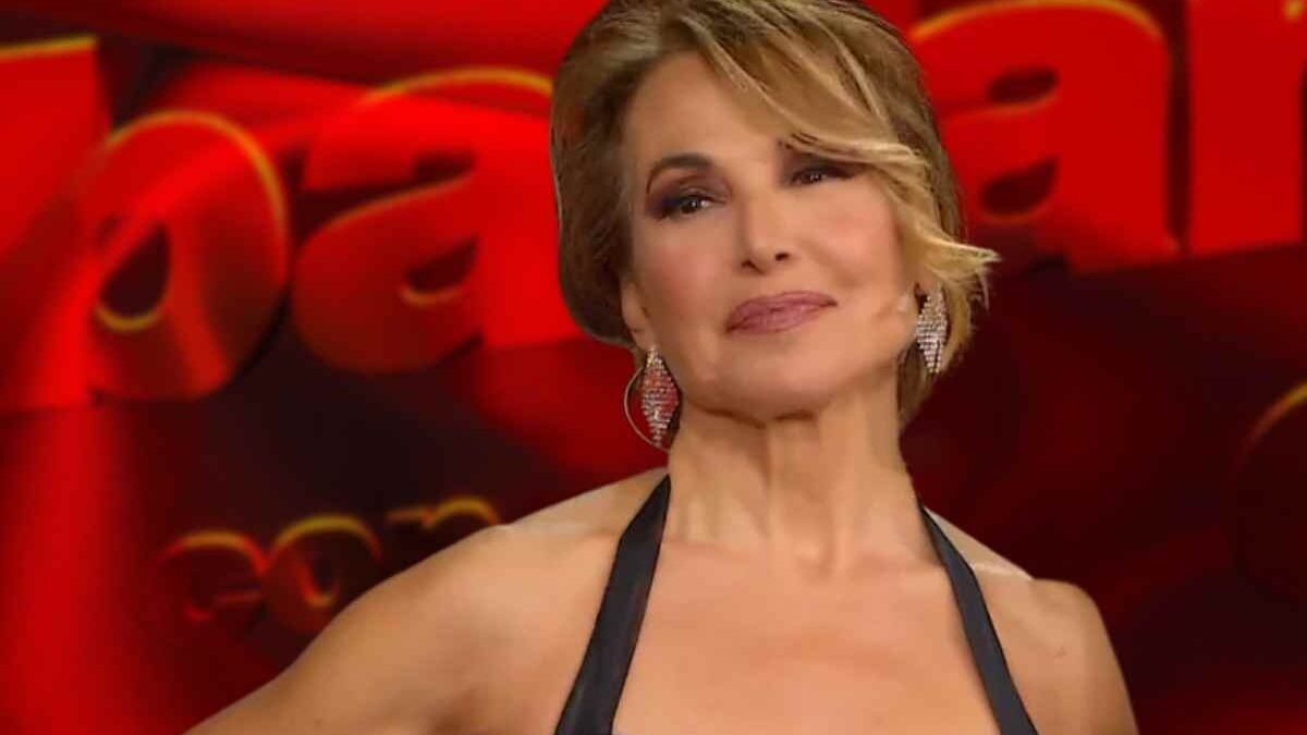 “Barbara D’Urso pronta a lasciare Ballando con le Stelle”. Litigi dietro le quinte e frizioni, cosa sta succedendo