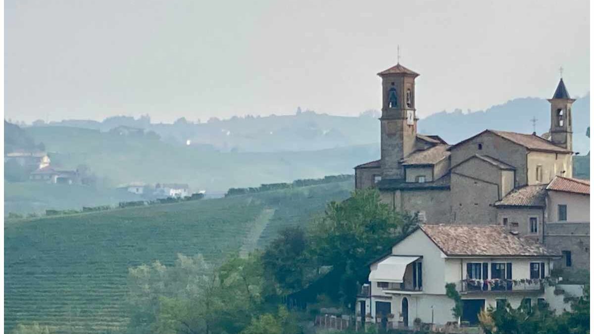 A pochi passi da Torino c’è un borgo barocco spettacolare: una perla tra i vigneti