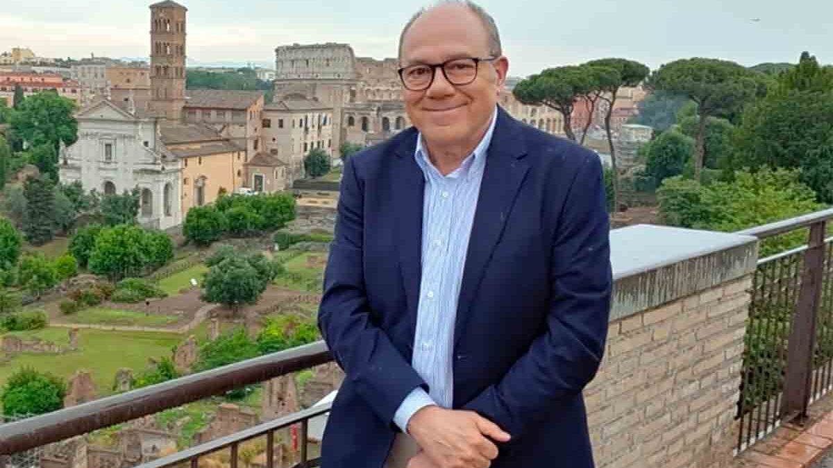 Carlo Verdone compie 75 anni e diventa sindaco per un giorno: Roma festeggia il suo “cittadino speciale”