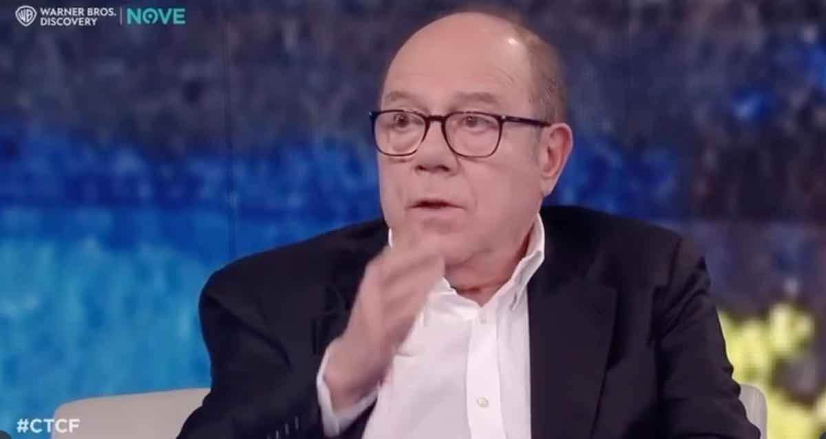 Carlo Verdone e la forza degli aneddoti: perché il piccolo schermo non rinuncia ai racconti del regista