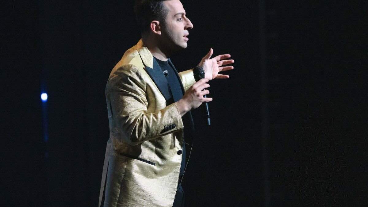 Tante Belle Cose: la profezia comica di Francesco Cicchella sul tempo che non torna più