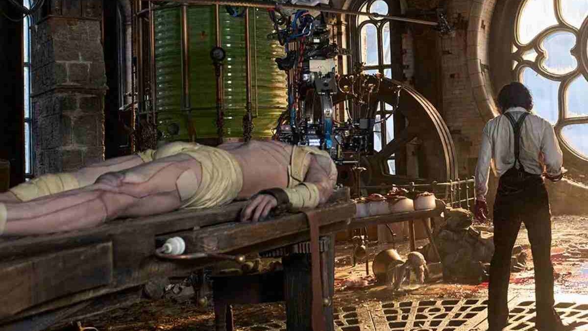 Frankenstein, recensione: il miracolo dell’imperfezione secondo Guillermo Del Toro