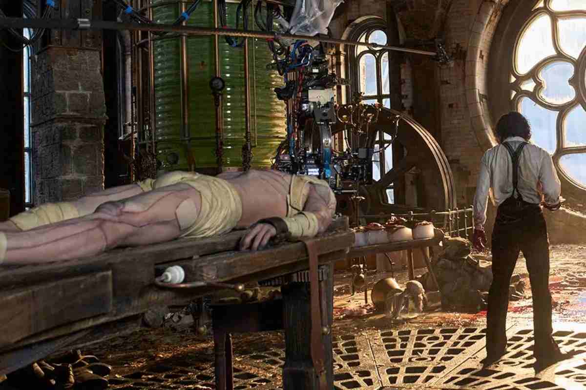 Frankenstein, recensione: il miracolo dell’imperfezione secondo Guillermo Del Toro