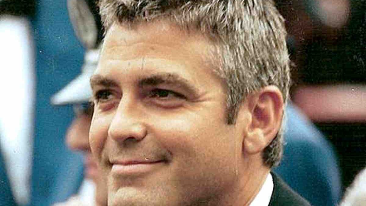George Clooney apre al ritorno del Dott. Ross: il reboot di ER croce e delizia per l’attore tra possibilità e nuove sfide professionali