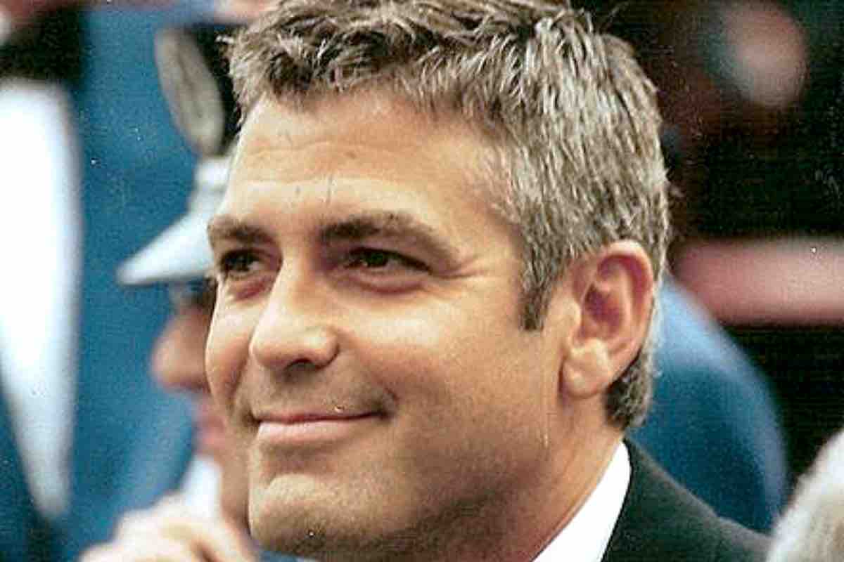George Clooney apre al ritorno del Dott. Ross: il reboot di ER croce e delizia per l’attore tra possibilità e nuove sfide professionali