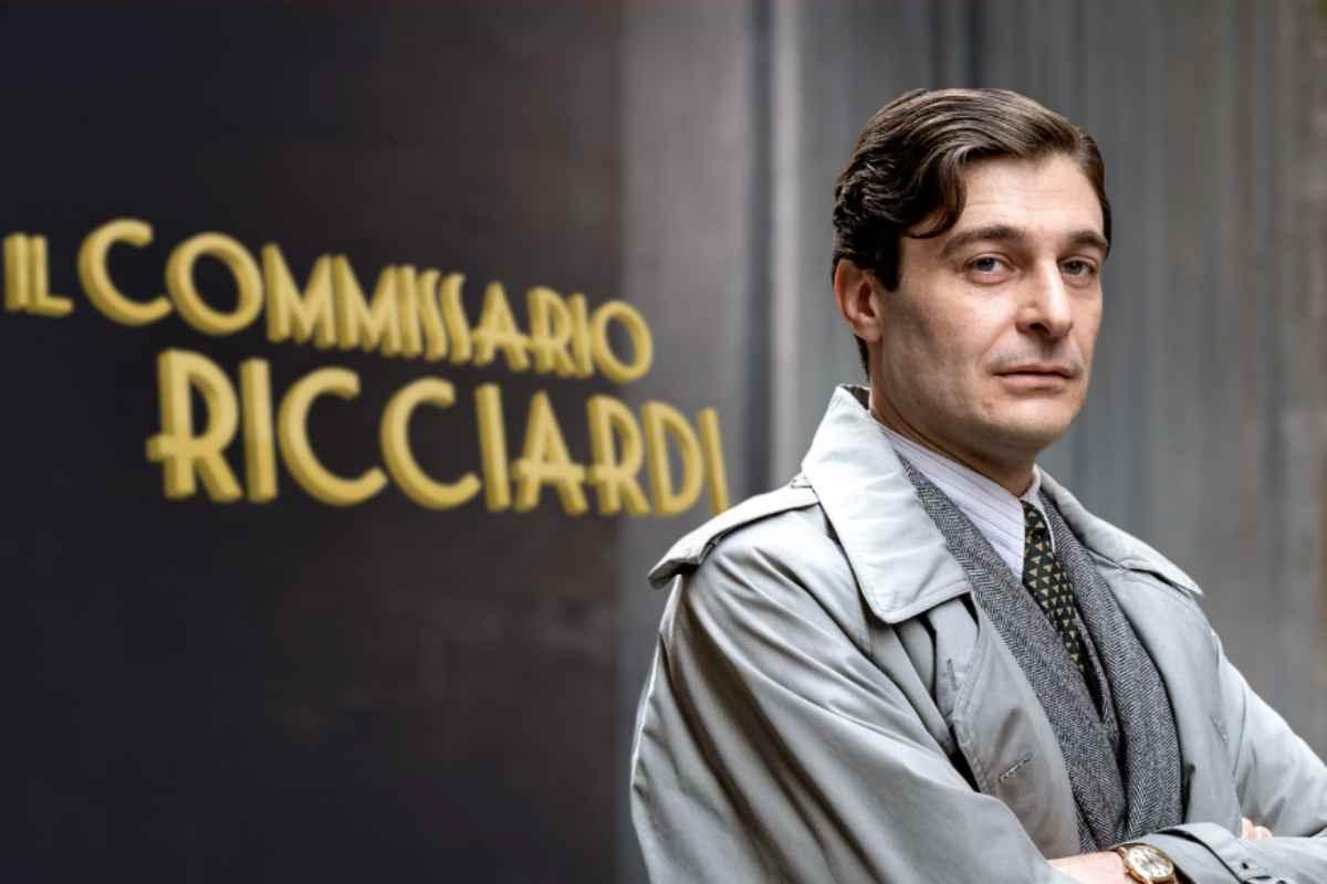 Le anticipazioni de Il Commissario Ricciardi: aspetta un figlio, ma una donna del passato irrompe nella sua vita