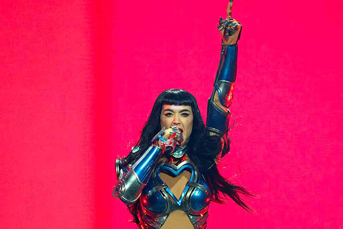 Katy Perry a Bologna: trionfo pop all’Unipol Arena e annuncio di un nuovo show a Lucca