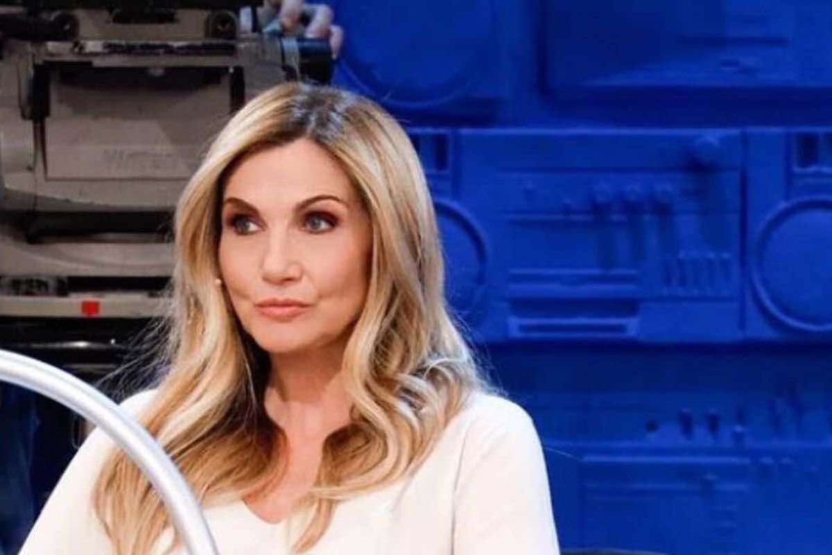 Amici 25, scoppia il caso. Il gesto di Lorella Cuccarini scatena una bufera: “Così non è giusto”