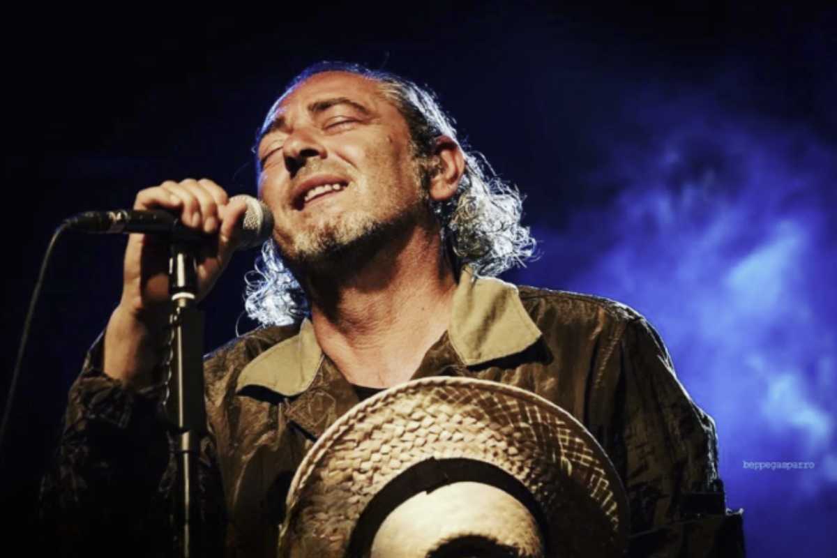 Luca Carboni, età, carriera, successi, moglie, figli, tumore, tutto sul cantautore bolognese