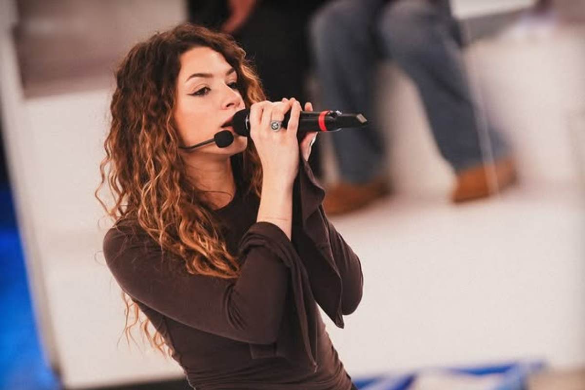 Amici, perchè Michelle ha deciso di lasciare la scuola. La proposta della Cuccarini e le lacrime dell’allieva