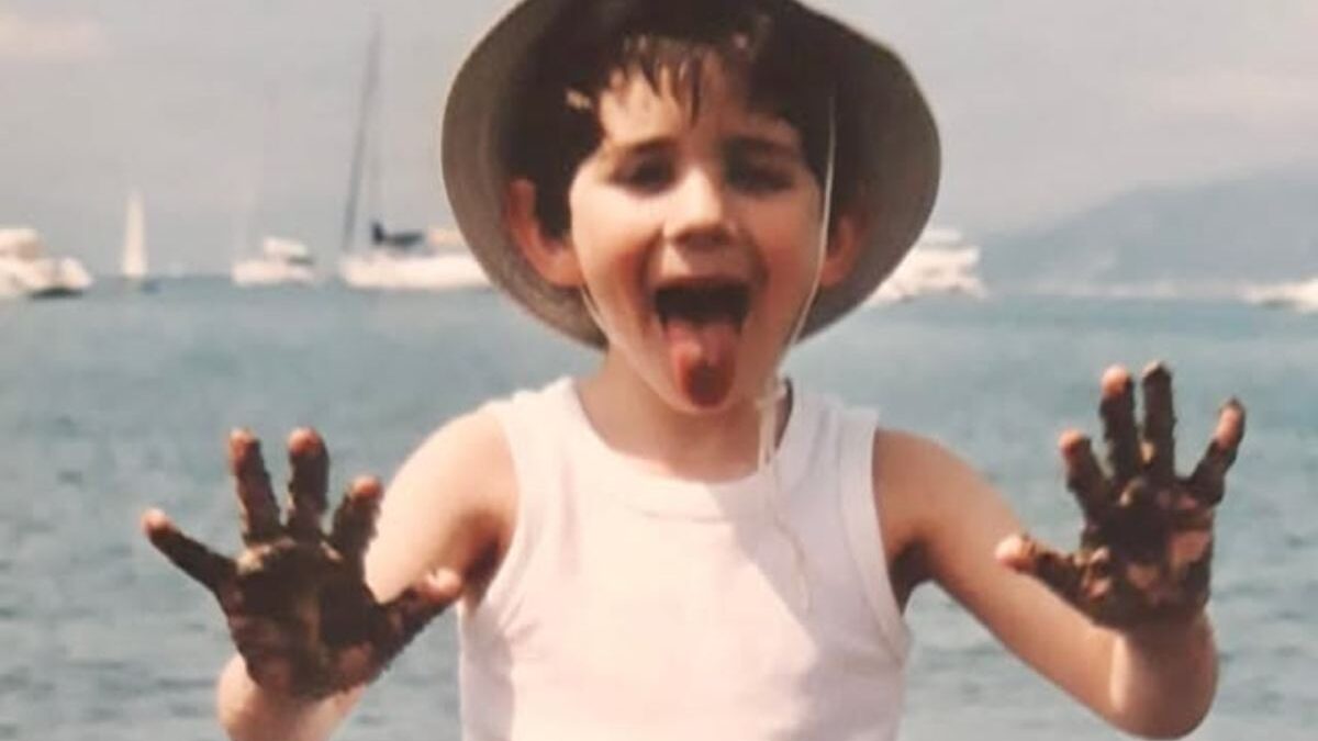Qui solo un bambino, oggi è tra i giovani attori italiani più promettenti: impossibile riconoscerlo