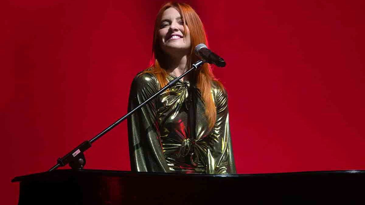Noemi, tra nostalgia e futuro: il tour nei teatri, Bianca e il sogno di un mondo più sicuro