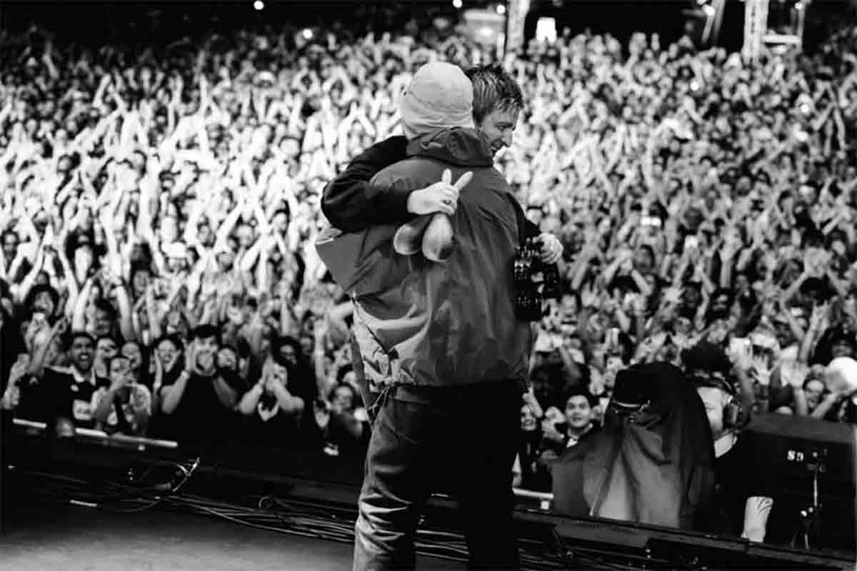 Oasis, nuova pausa dopo il tour 2025: i Gallagher fermano la reunion per “un periodo di riflessione”