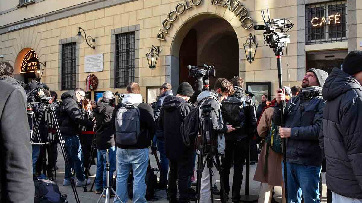 I Funerali di Ornella Vanoni, Milano saluta la sua voce più iconica | La diretta TV