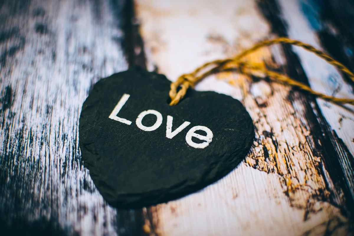 Oroscopo, due segni saranno travolti da un’ondata d’amore