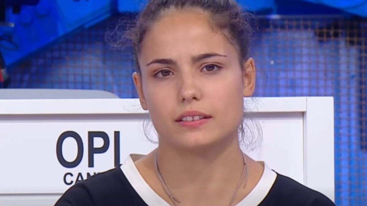 Amici, anticipazioni domenica 16 novembre: ospiti, sfide e eliminazioni, perchè Paola non c’è