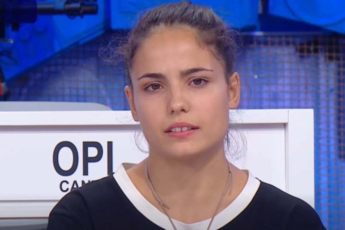Amici, anticipazioni domenica 16 novembre: ospiti, sfide e eliminazioni, perchè Paola non c’è