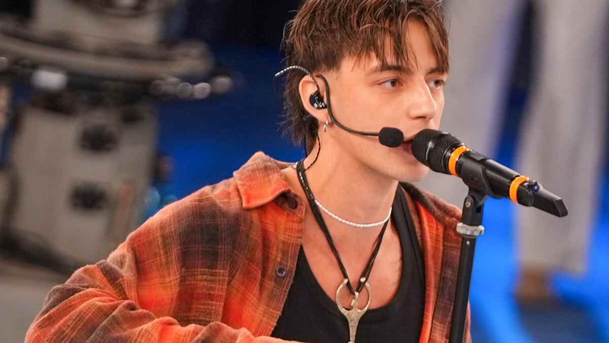 Amici 25, chi è Plasma: età, dove vive, studi, fidanzata, vero nome. Tutto sul giovane allievo