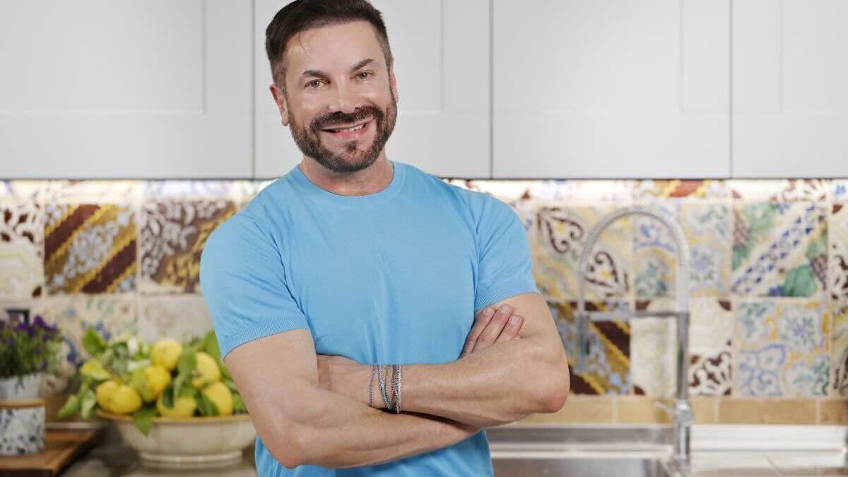 Renato Aldovino torna ai fornelli su Food Network: messa in onda e dettagli del nuovo format “Renato, Mammeta e tu”