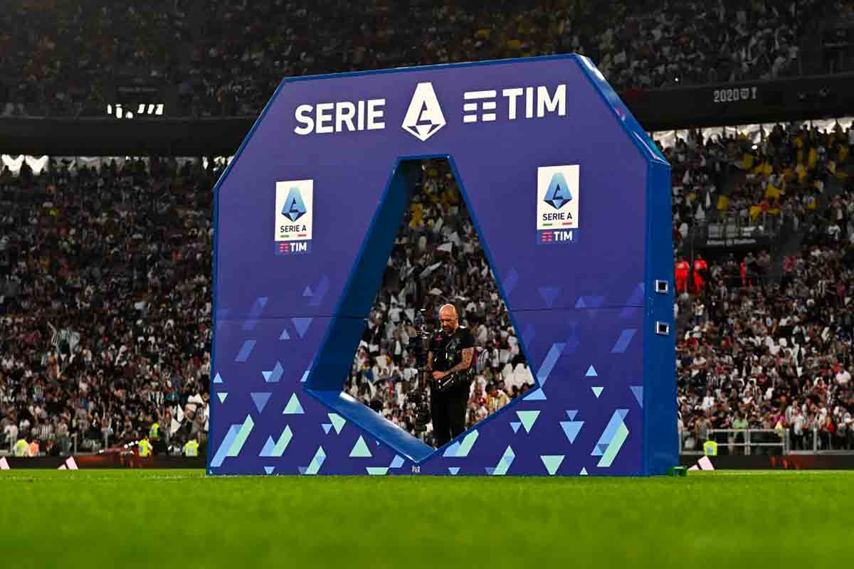 Serie A, la giornata spezzata dalla Supercoppa: quattro partite, dove e come vederle in TV e in streaming