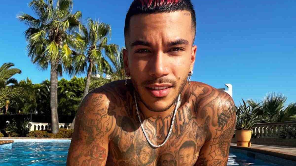 Sfera Ebbasta, età, carriera, infanzia, studi, fidanzata, tutto sul “re della trap”