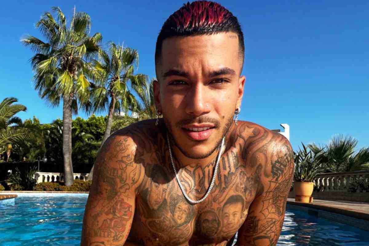 Sfera Ebbasta, età, carriera, infanzia, studi, fidanzata, tutto sul “re della trap”