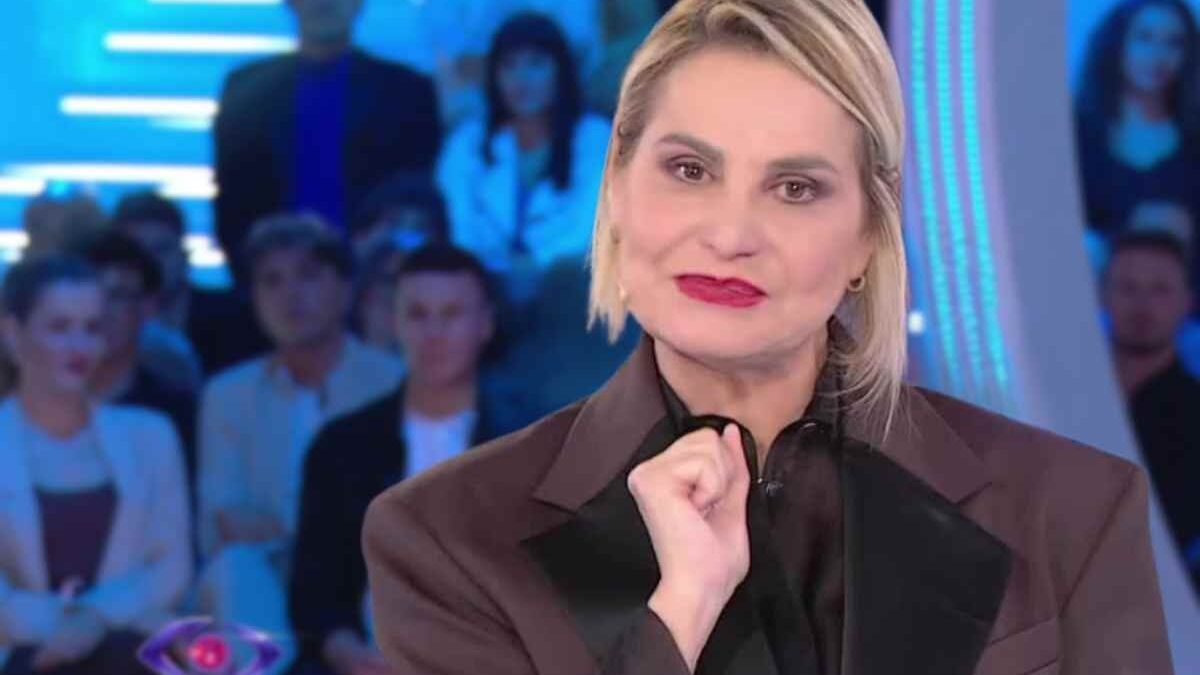 Grande Fratello, concorrente si abbassa i pantaloni davanti a tutti: cosa è successo