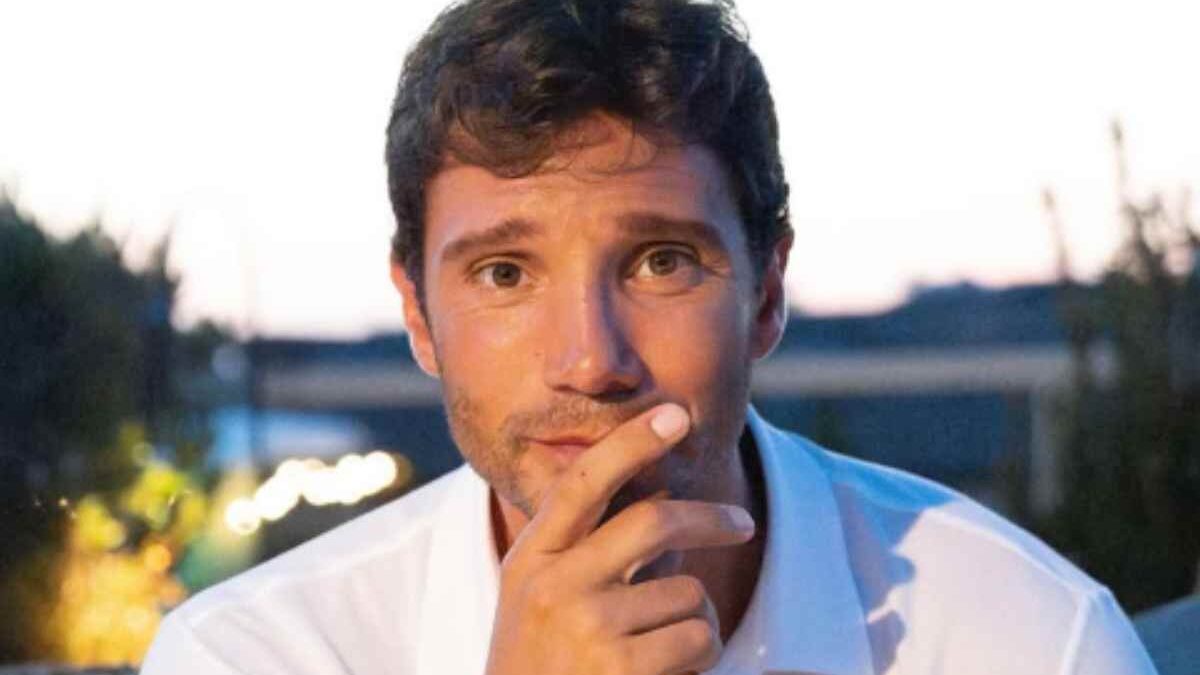 Chi è Enrico De Martino, il padre di Stefano, premiato per la sua carriera