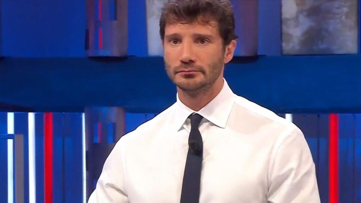 Affari Tuoi, Stefano De Martino e la proposta inaspettata. La puntata al cardiopalma