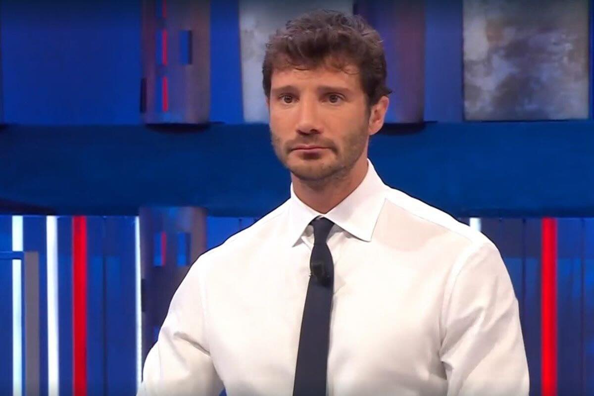 Affari Tuoi, Stefano De Martino e la proposta inaspettata. La puntata al cardiopalma