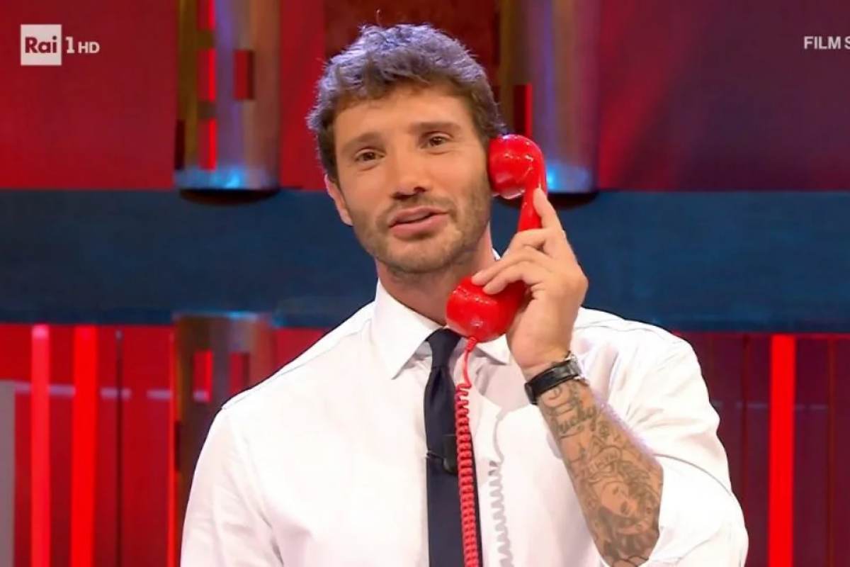 Affari Tuoi, chi ha “sostituito” De Martino