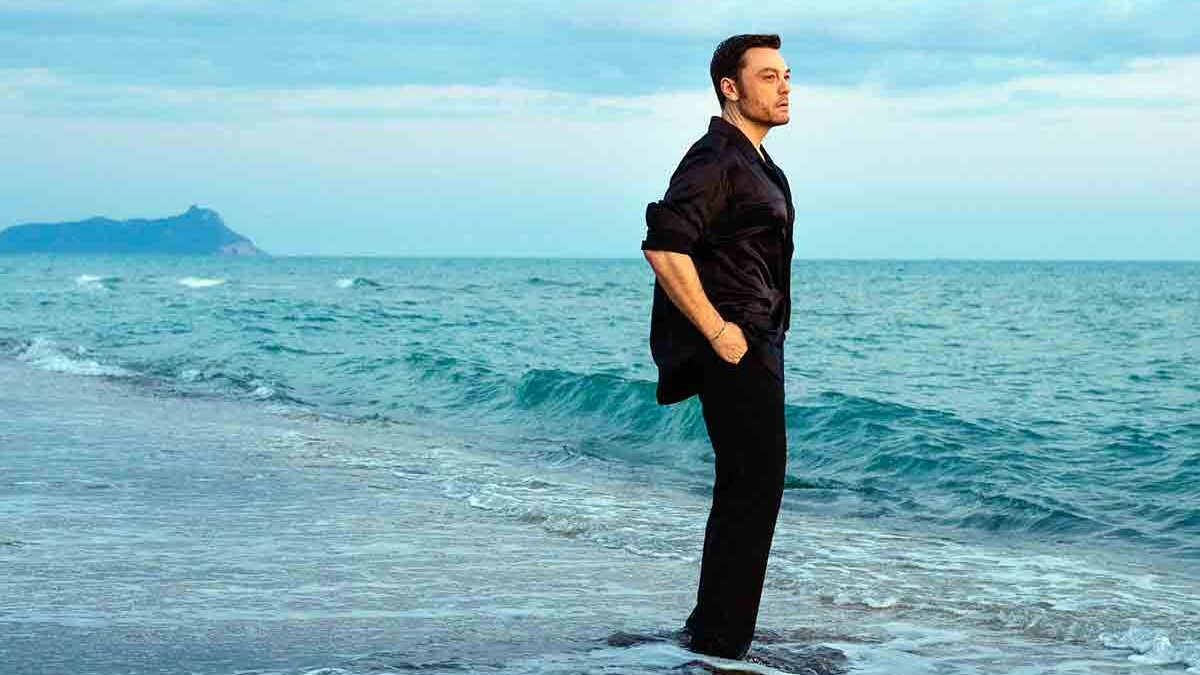 Tiziano Ferro debutta al numero uno con “Sono un Grande” | La classifica della settimana