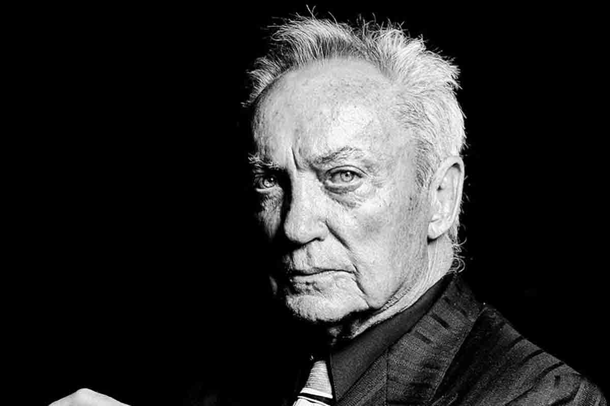 Addio a Udo Kier, l’attore visionario che ha attraversato mezzo secolo di cinema