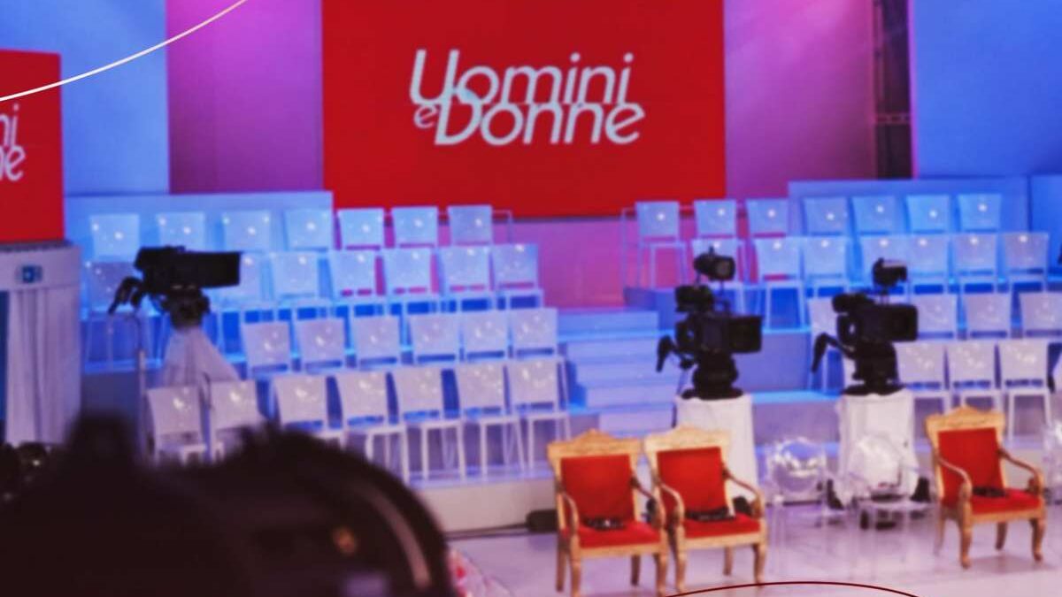 Uomini e Donne, spoiler prossime puntate: un’autoeliminazione e un ritorno inaspettato in studio