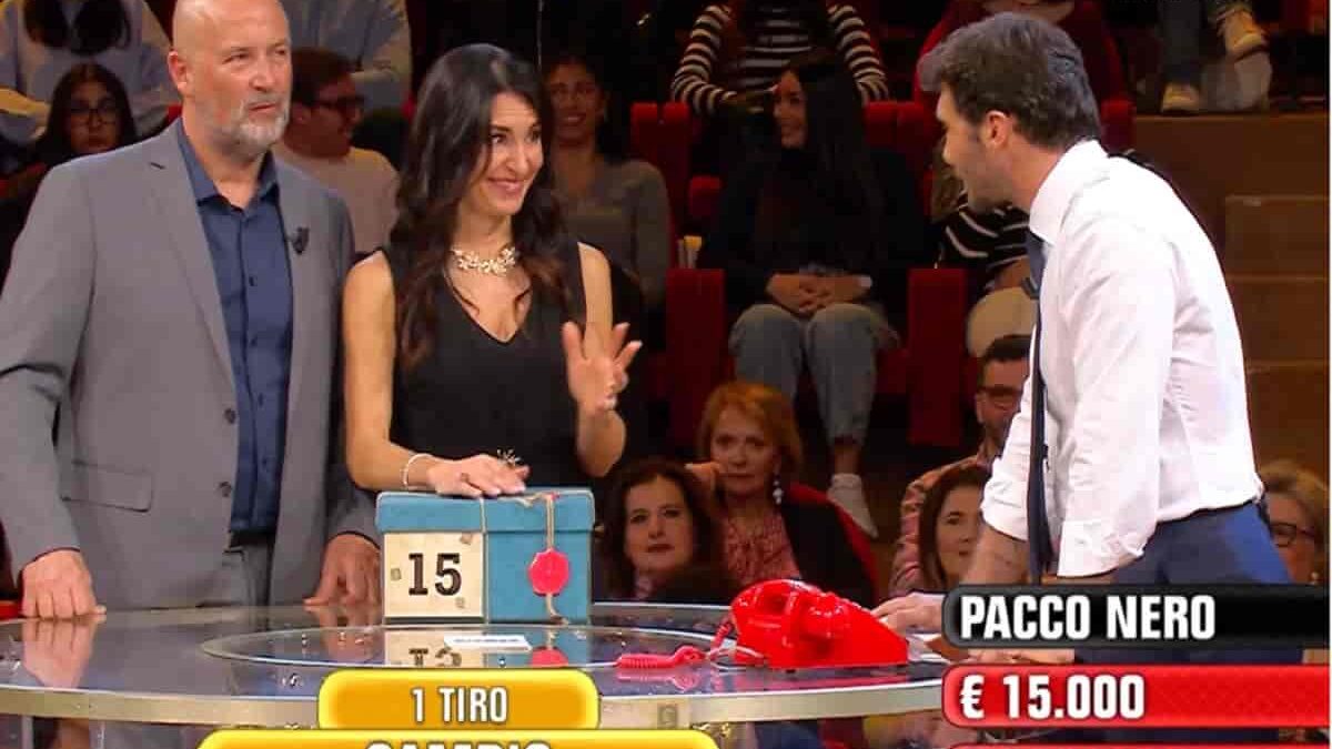 Affari tuoi, finale con “sorpresa” per Elena: la puntata si chiude in modo enigmatico