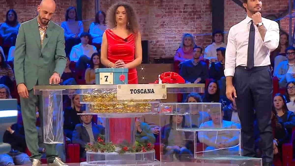 Affari tuoi: quanto hanno vinto stasera 17 dicembre dopo un inizio da incubo