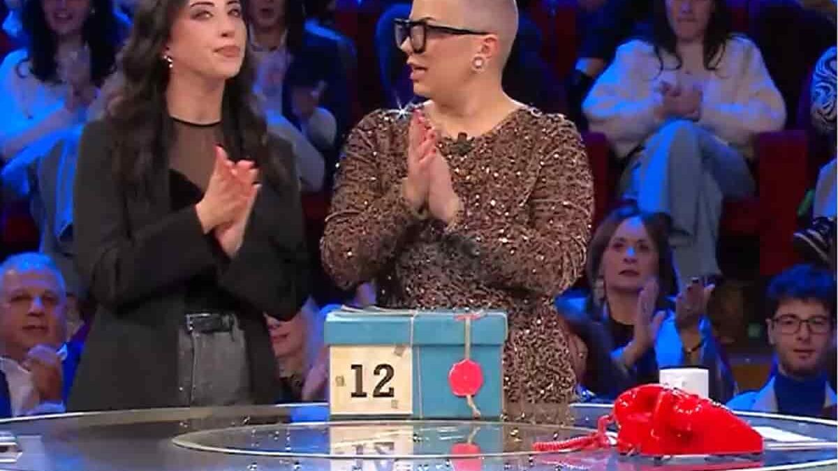 Affari Tuoi puntata stasera 22 dicembre 2025: ecco quanto hanno vinto