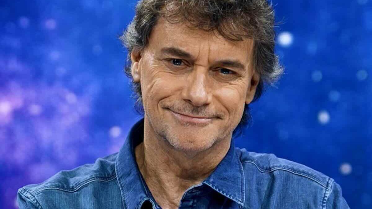 Le curiosità su Alberto Angela che (forse) non sai: il rapimento, la bocciatura a scuola, i tre figli e la moglie