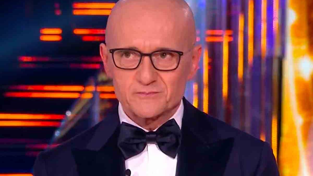 Alfonso Signorini si autosospende da Mediaset: cosa succede ora al Grande Fratello