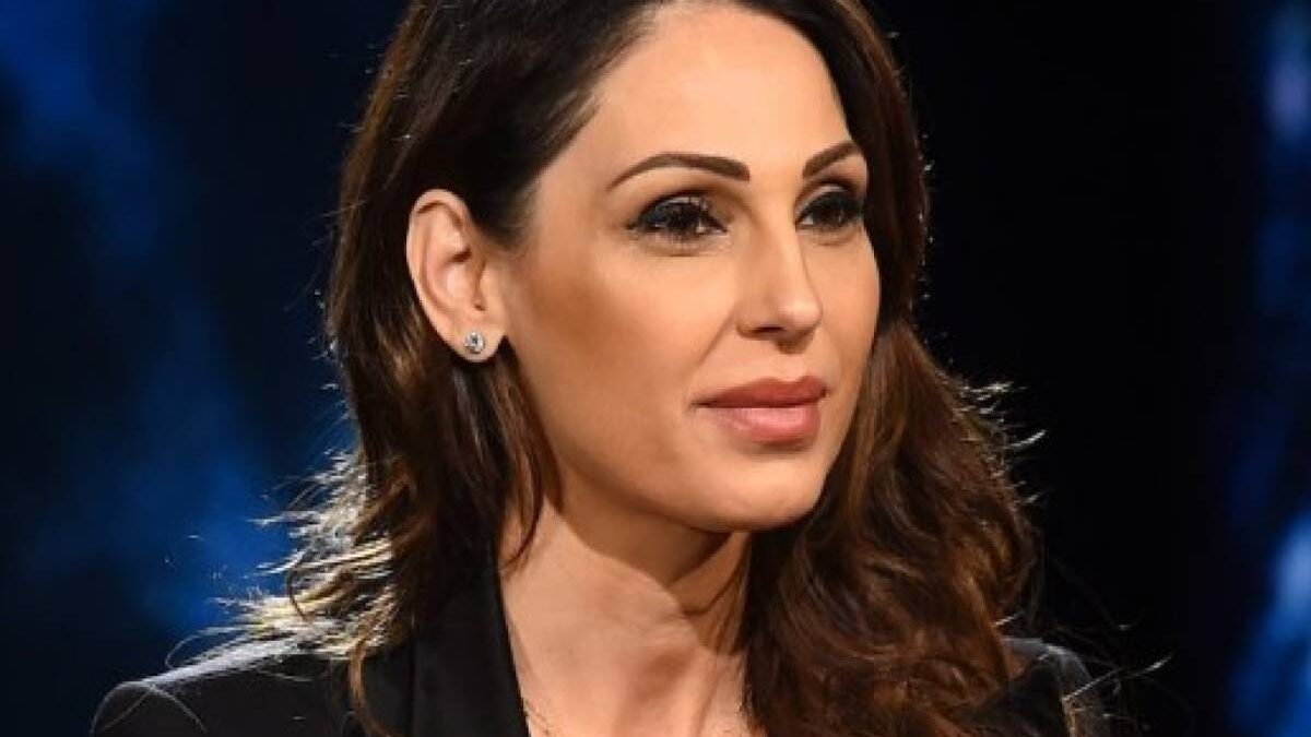 Anna Tatangelo, chi è la sorella Silvia? Identica a lei